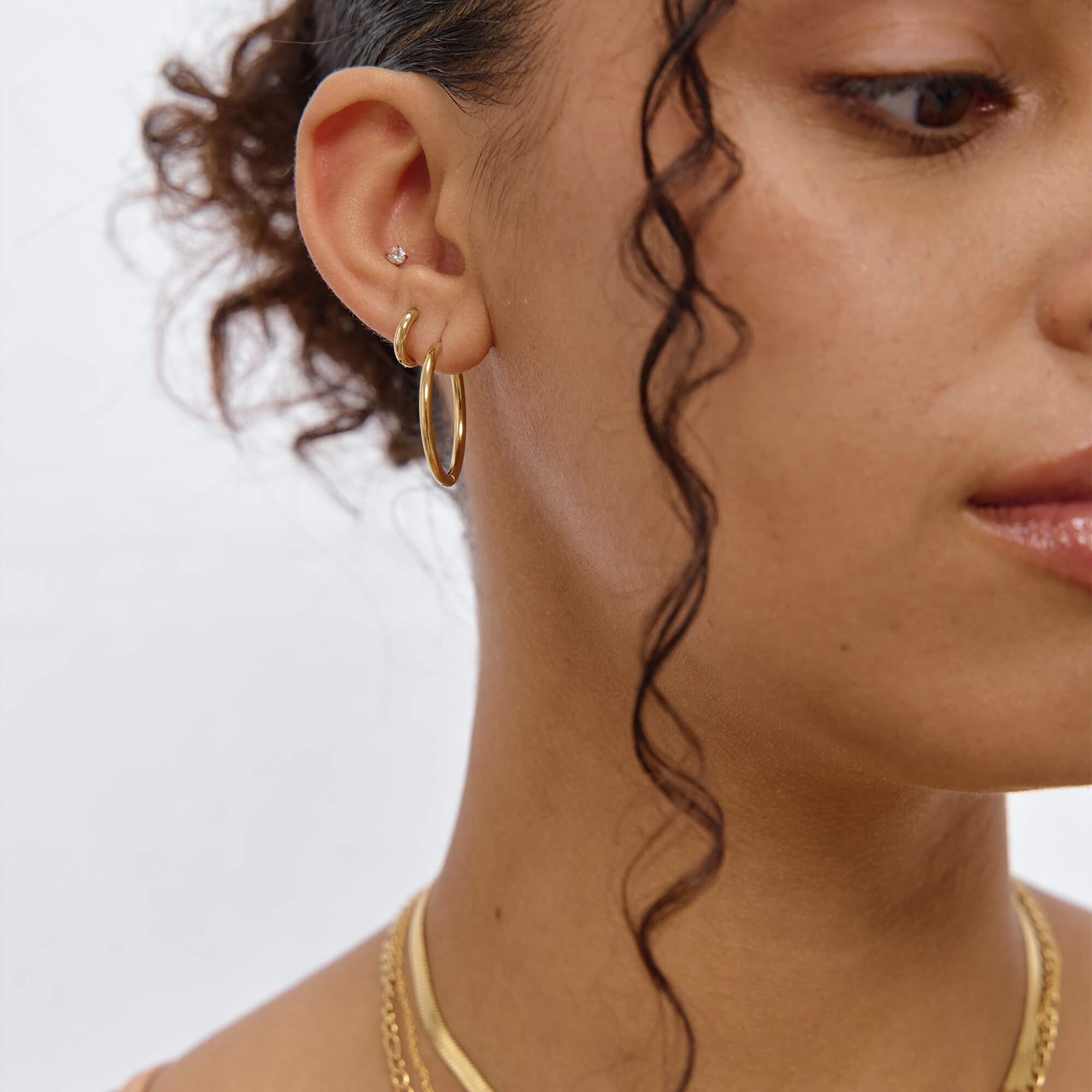 Mini aros Huggie clásicos